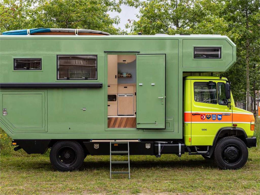 誰能料到Mercedes消防車　竟能變成設計出眾的家庭用露營車屋？