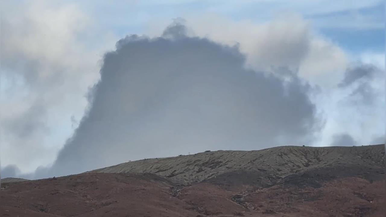 快新聞／2台人搭直升機墜落阿蘇火山口　搜救現場畫面曝光