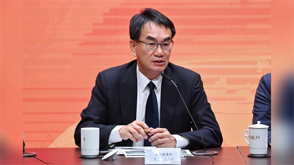 快新聞/台北機器狗巡街喊卡!資安疑慮浮上檯面 數發部:尚未收到北市府申請