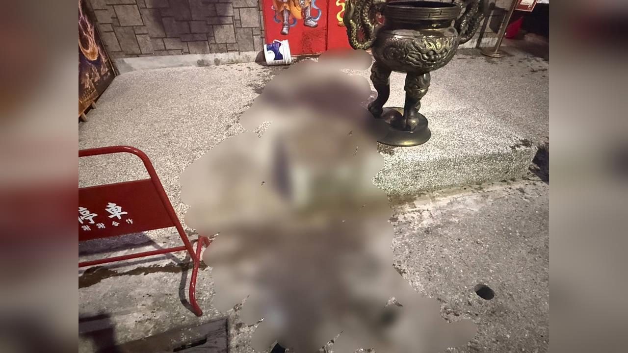 又出事! "尬電師父"週二深夜直播 玄濟宮外遭人潑穢物