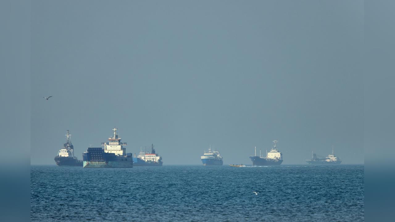 快新聞／美軍驅逐艦才通過！荷姆茲海峽驚傳「南韓貨船」爆炸起火