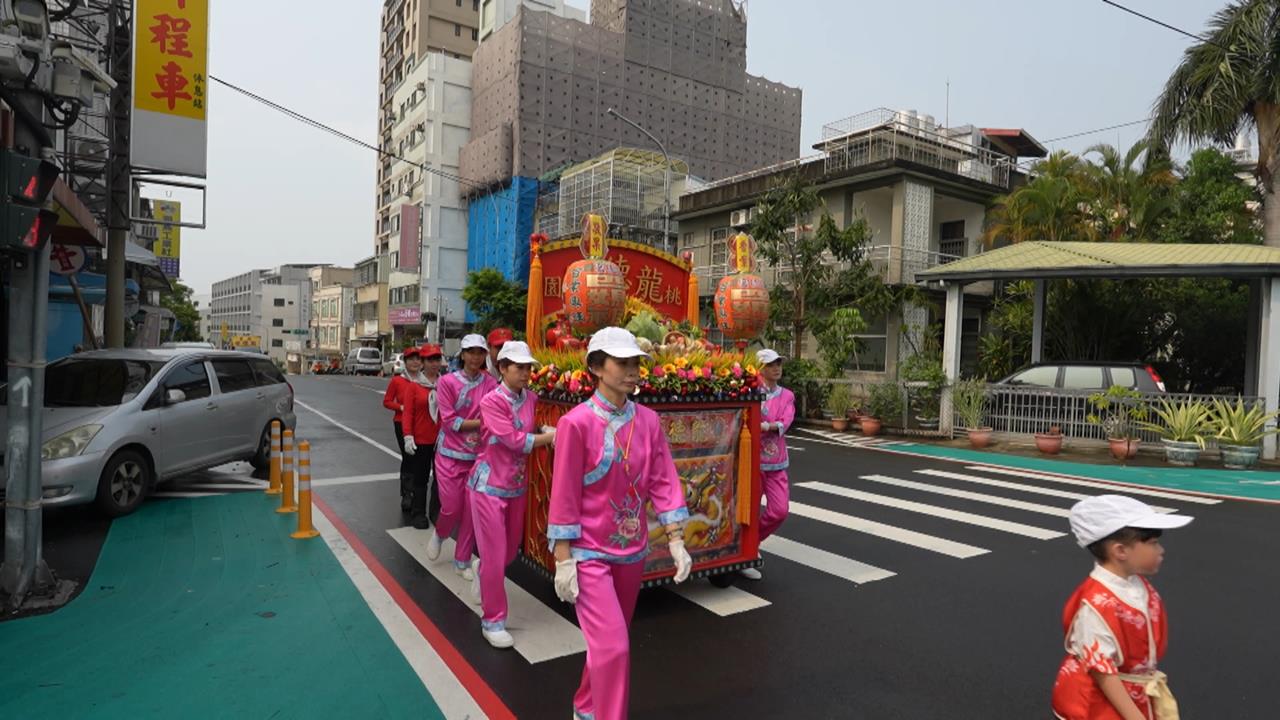 桃園龍德宮南巡繞境 仙女轎班成"嬌"點