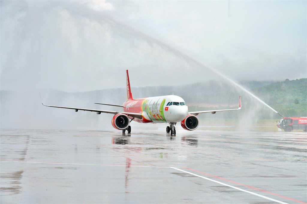 越捷航空「無預警大砍」富國島直飛航班！旅客全傻眼達人嘆：不便險也沒用
