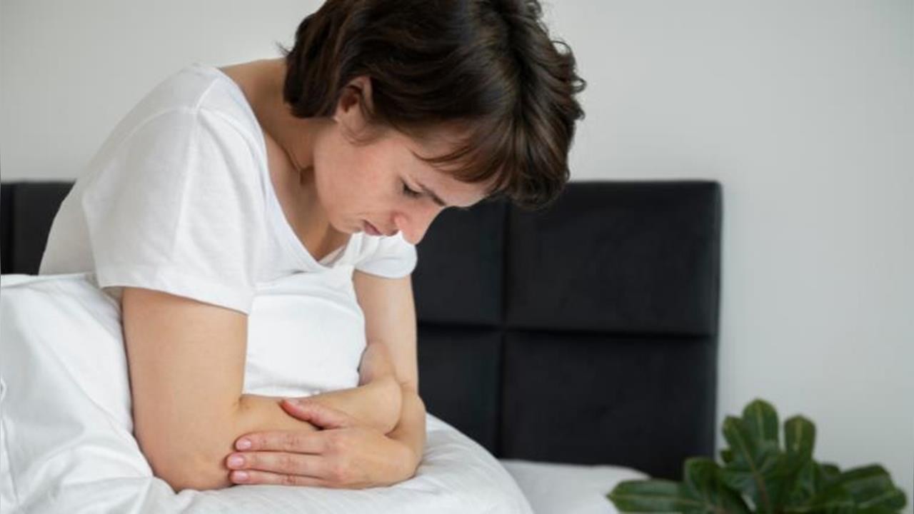 別再忍受冰冷!中醫推崇的「暖腹」保養,讓妳的貼身衣物為妳撐腰