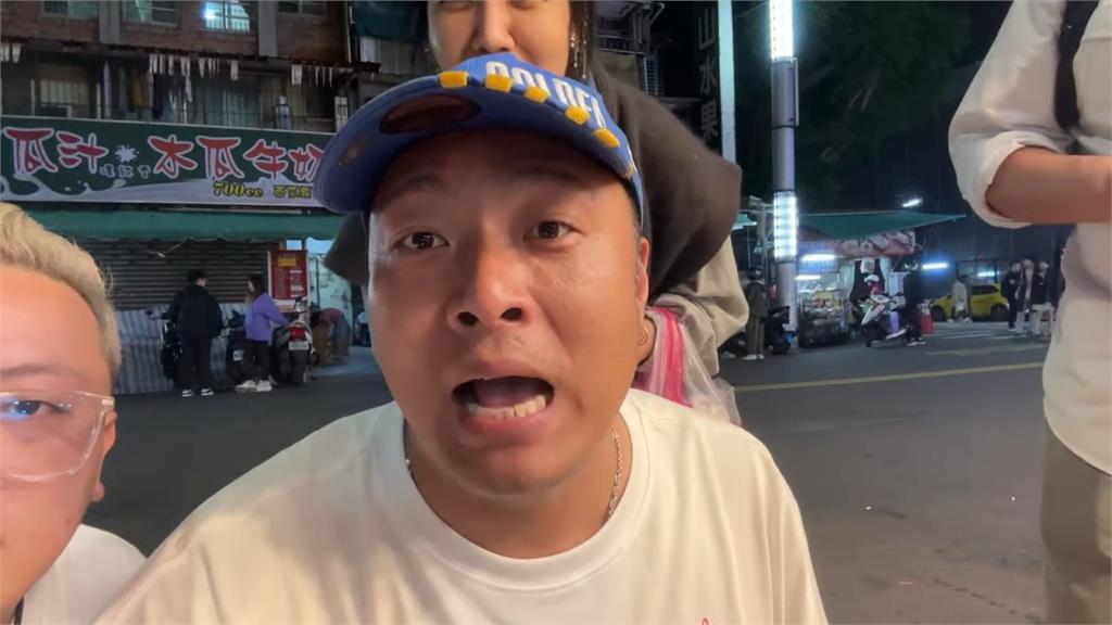 出事了！中國網紅重遊台灣「把租車丟了」　緊急開直播求救網友