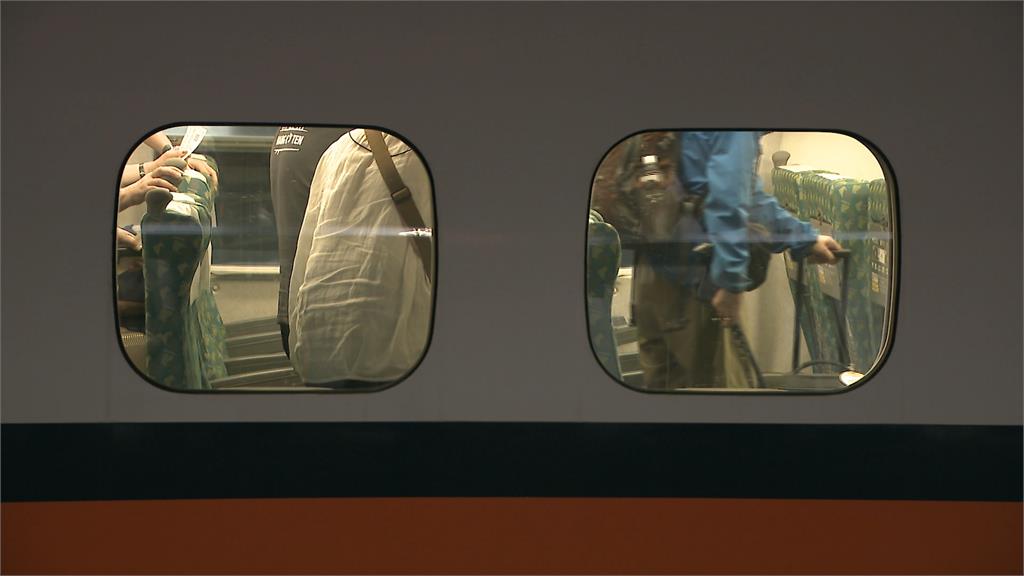 高鐵上講電話請到玄關　下個月起實施「寧靜車廂」