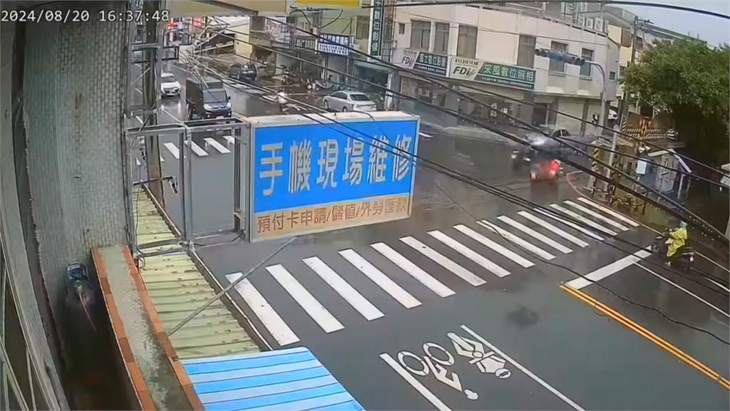 長期被車輾壓！台糖舊鐵道太平滑　騎士打滑意外頻傳