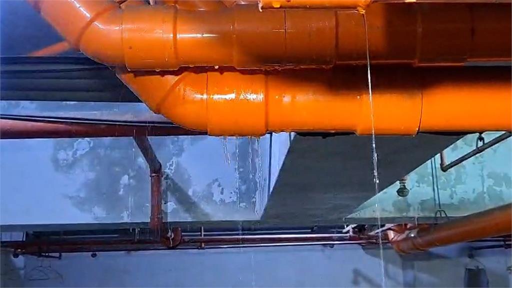 基隆社區污水管線出問題　倒灌一樓住家淹水居民氣炸