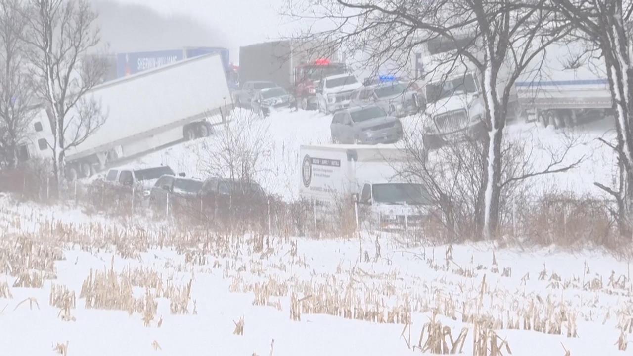 大湖效應引發暴雪　美國密西根州上百輛車連環撞