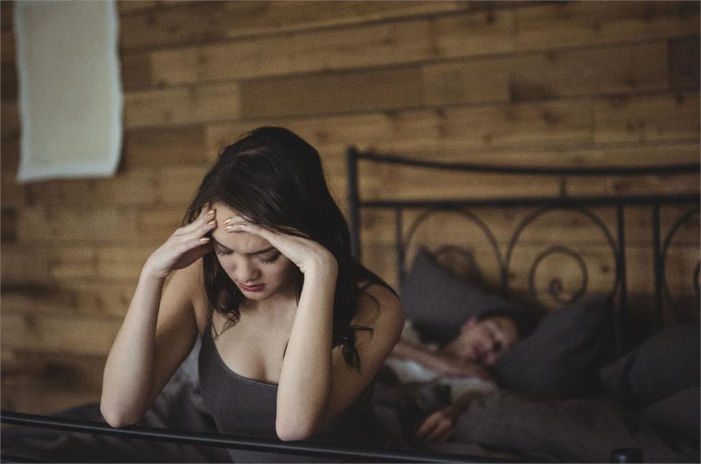 被分手怒揍男友!女子威脅外流性愛片「看這個叫我拿孩子的渣男」