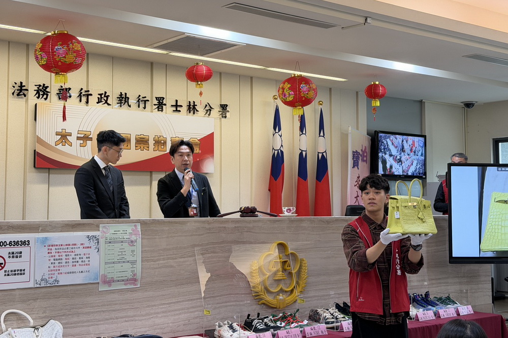 太子詐騙集團首場「精品拍賣會」　鉑金包84萬落槌