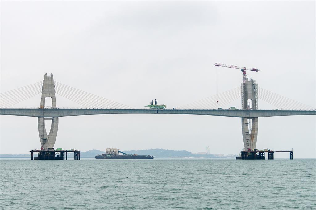 快新聞／王國材視察金門大橋施工登上近47公尺最高點　目標10月通車