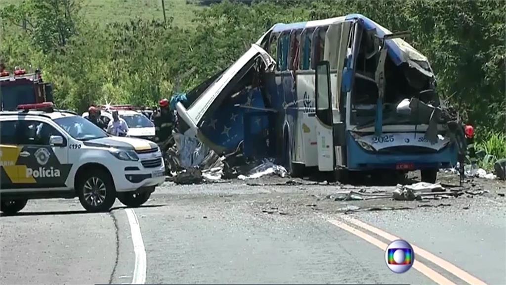 巴西紡織廠巴士與卡車相撞 至少40死