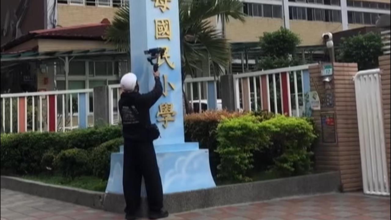 獨家／詭異男架單眼拍校園　天母國小、日僑學校現蹤跡