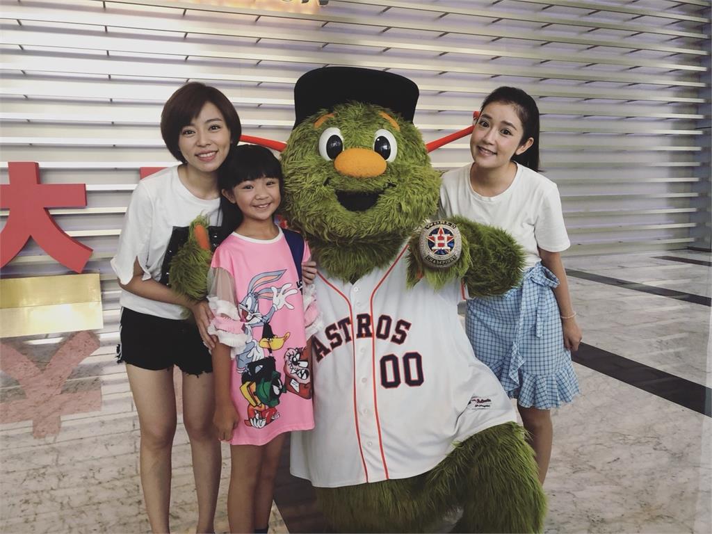 最鬧MLB吉祥物訪民視！王曈、郭亞棠搶合照