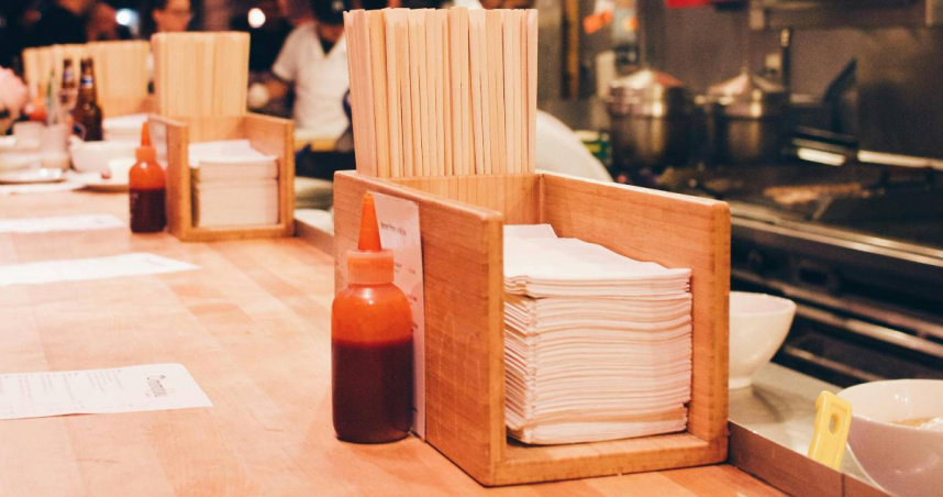 滑面餐巾紙超難用？她批「防水又抗油」　內行人曝2用途：超好用