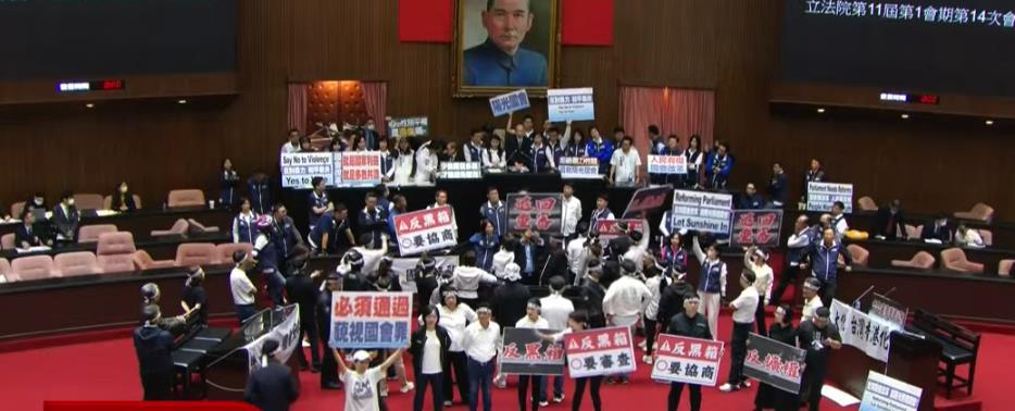 快新聞／國會擴權案繼續吵！　韓國瑜宣布院會休息：召集藍綠白黨團總召溝通