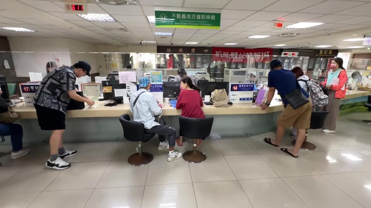 地政士把民眾當猴耍 填錯表格竟要求交互蹲跳