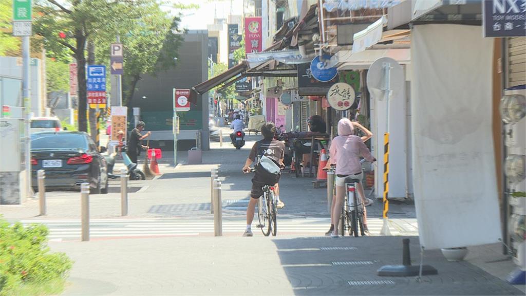 台南海產名店人潮擁擠遭控占用人行道　店家：依法承租使用