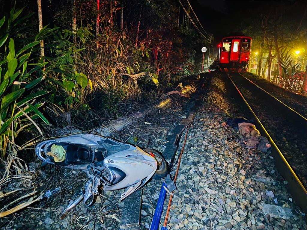 台鐵集集支線死亡車禍　騎士誤闖軌道　列車被迫停駛　台鐵調度遊覽車接駁