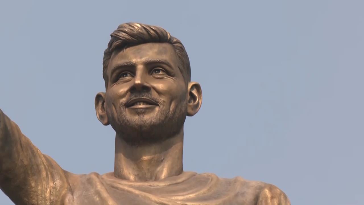 梅西訪印度掀瘋狂！8.5萬人塞爆體育館　只現身20分鐘球迷失望現場一度失控