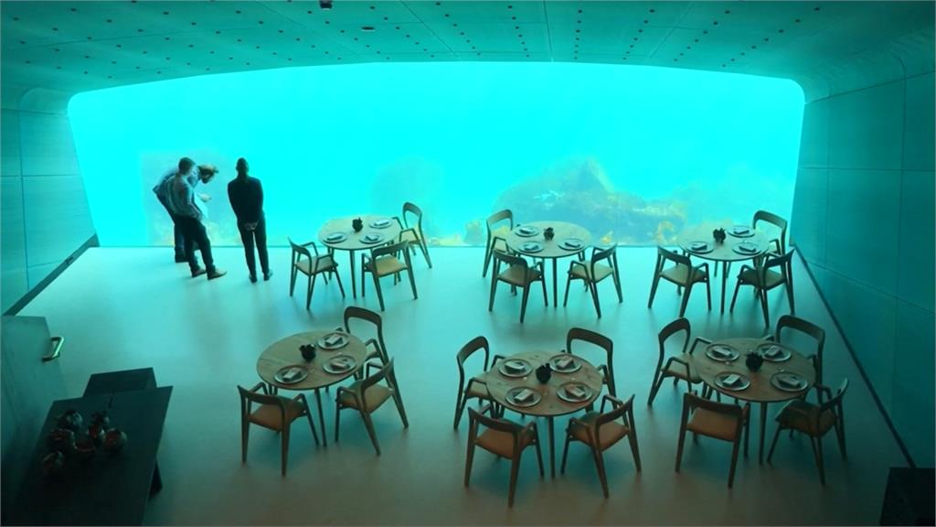 欣賞無敵海底美景 挪威水下餐廳開幕