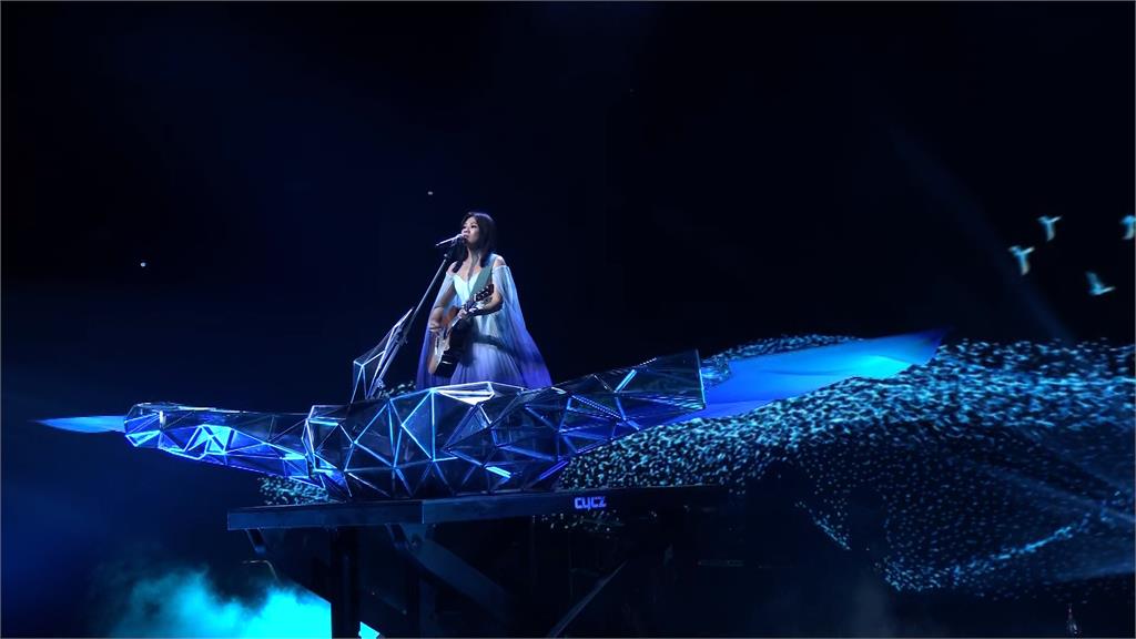 金曲歌后蔡健雅第六度攻蛋　「宇宙青鳥號」舞台出場超震撼！