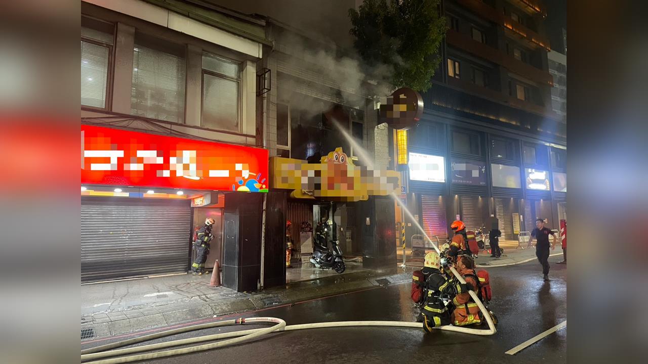 快新聞／快關窗！三重燒肉店竄火「濃煙狂飄」　環保局示警空污區域