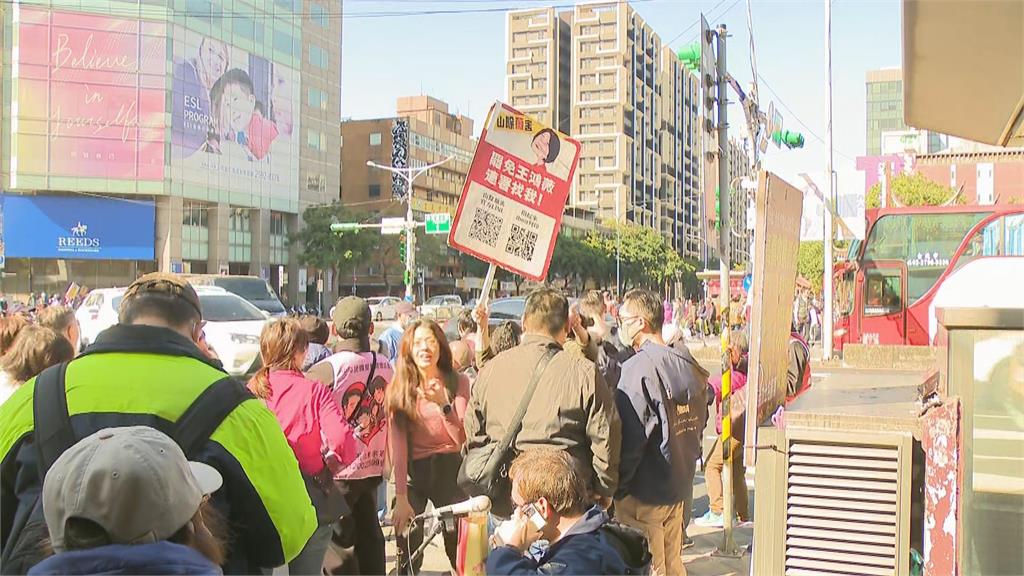 快新聞／不只宣明智兒！罷王鴻薇連署攤超熱　阿嬤曝「這原因」要剷除親中藍委