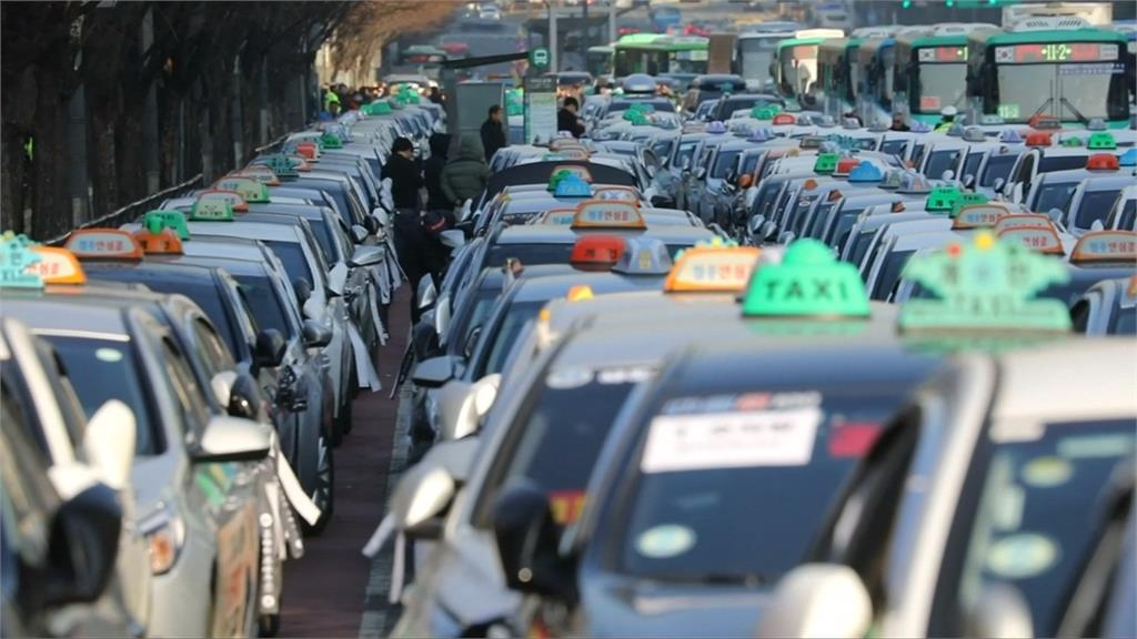 南韓10萬名計程車司機 抗議共乘服務