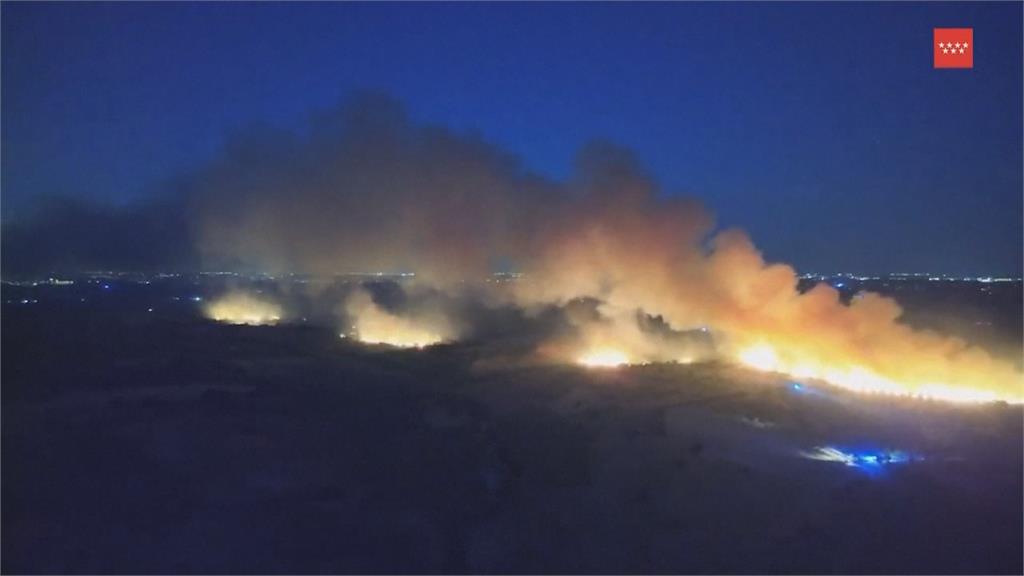 西班牙、法國爆森林野火　火勢夜間狂燒畫面驚人