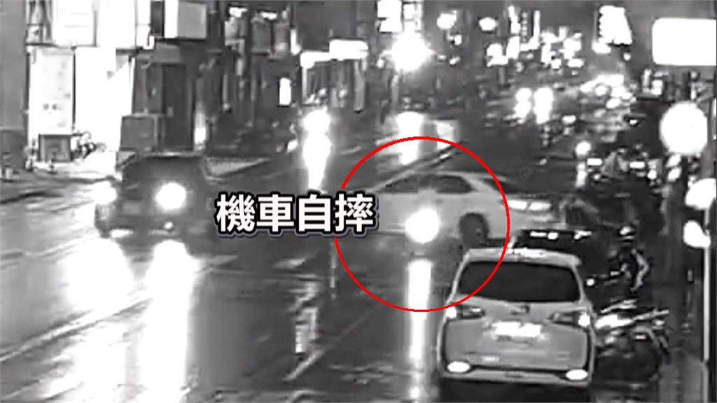 駕駛違規左轉害騎士自摔　警趕赴現場又目睹另起車禍