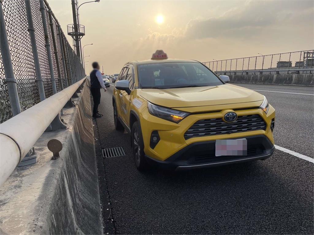 五楊高架乘客下車跳橋！男墜落匝道送醫不治