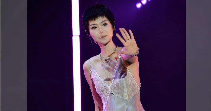 女歌迷長期跟蹤騷擾曹雅雯　遭裁定8萬交保「繳不出將羈押」