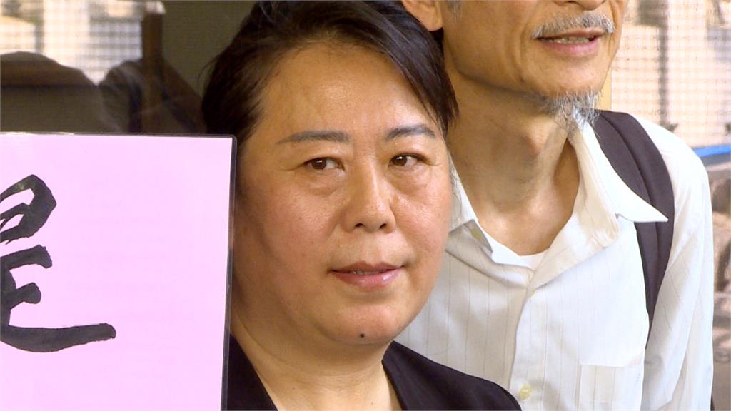 卸任兩年沒放棄中籍被溯及解職　中配議員告官求償百萬