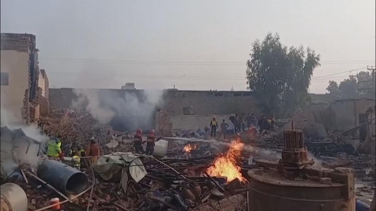 巴基斯坦膠水工廠爆炸　竄凶猛火舌釀18死21傷