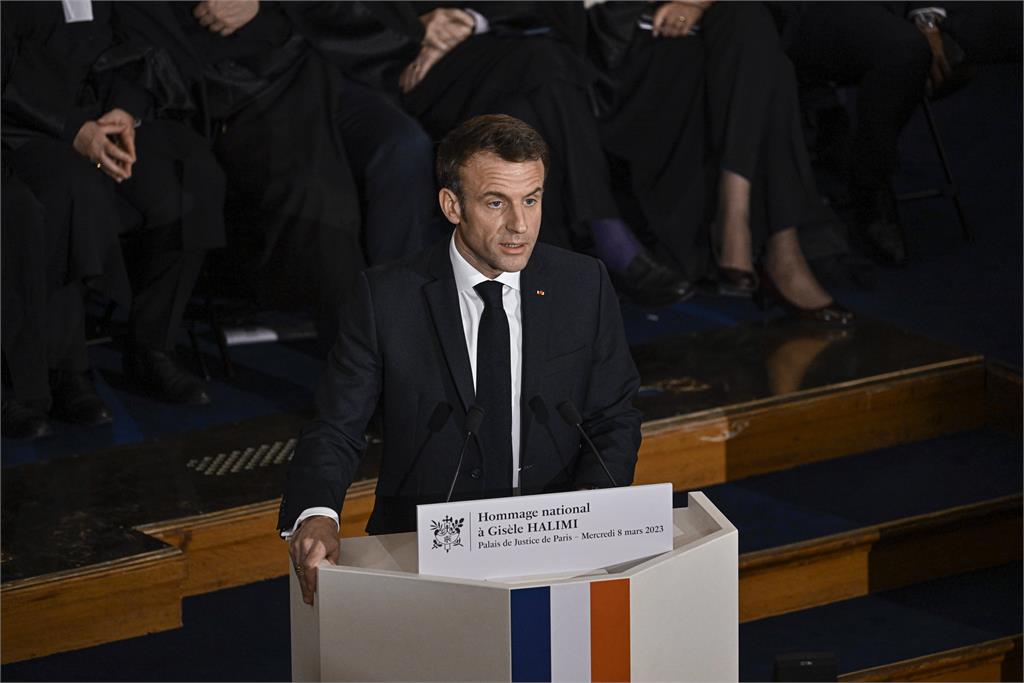 法國參院通過退休年齡延至64歲　馬克宏年改首度勝利