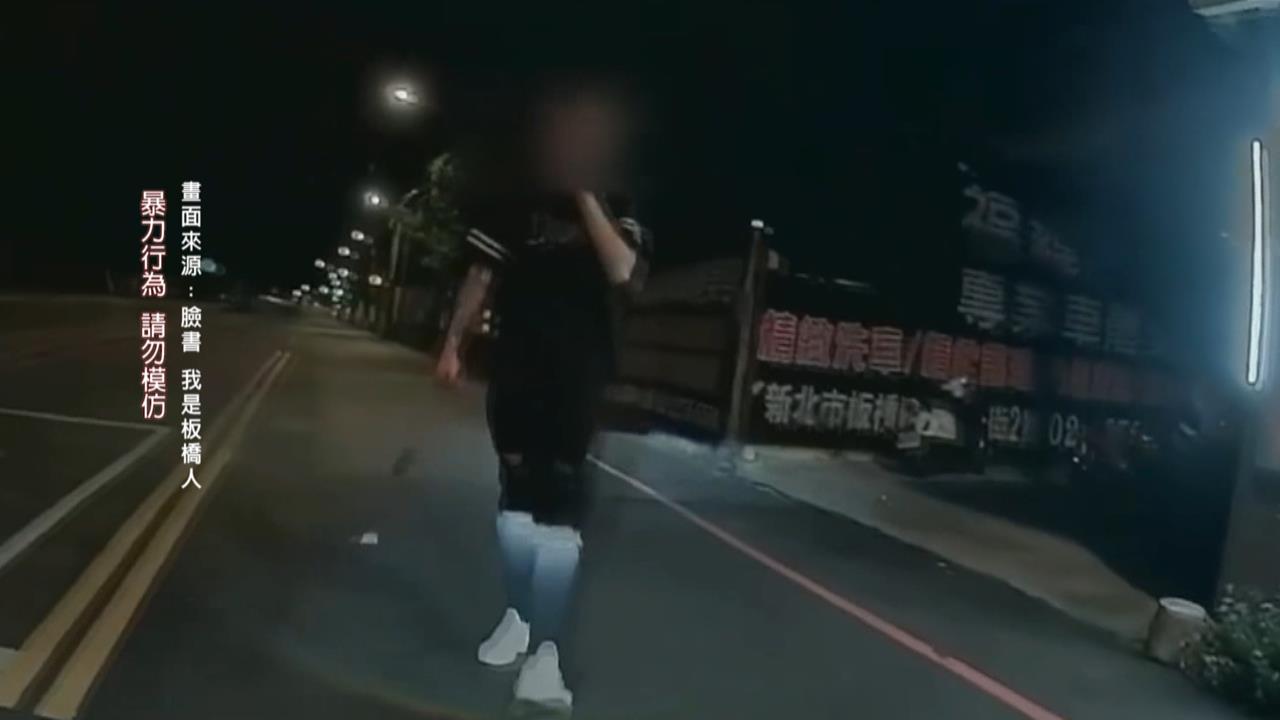 恐怖！新北板橋惡煞持鐵棍　路中攔車隨機攻擊騎士