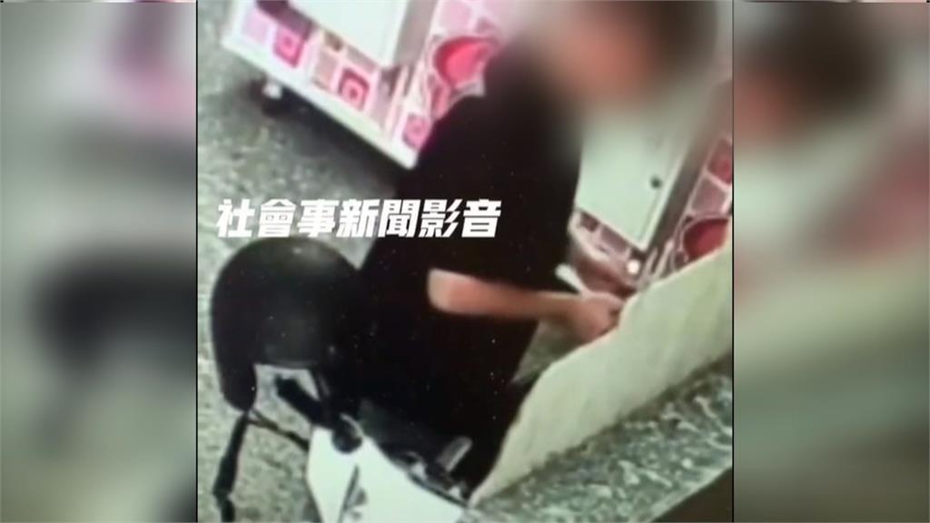 惱羞？男疑不滿夾娃娃「夾不到」　竟掏打火機燒毀3機台