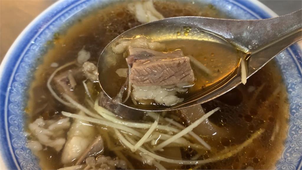 彰化花壇70年羊肉湯天冷開賣 排人龍喝湯補身 業者:羊肉食材費漲超多