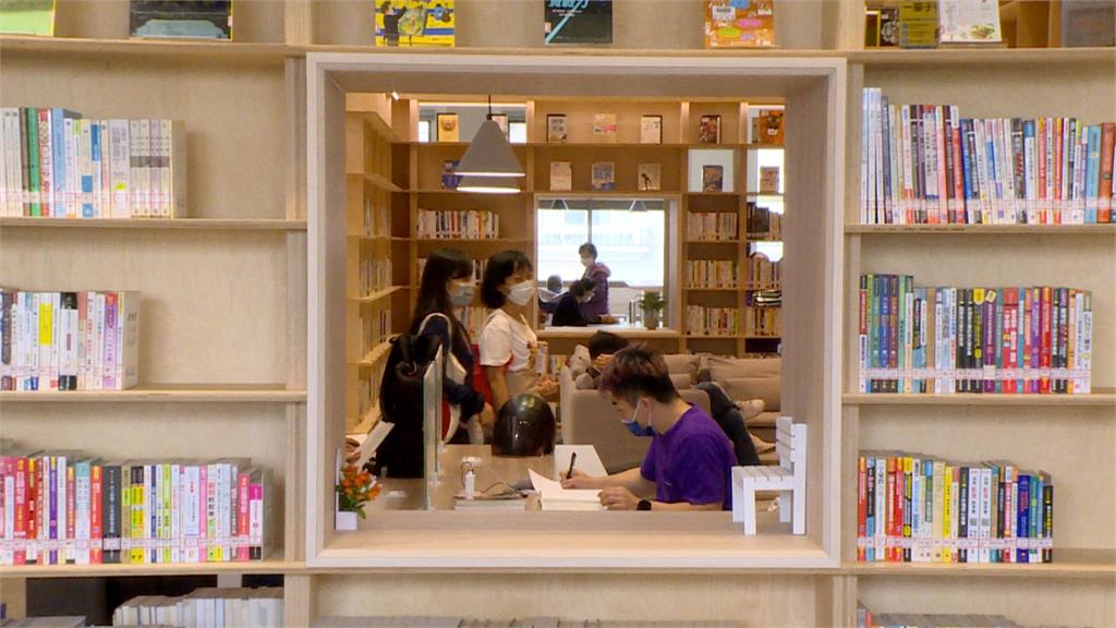 療癒系閱讀天堂！　新北市立圖書館泰山分館　媲美專業書店