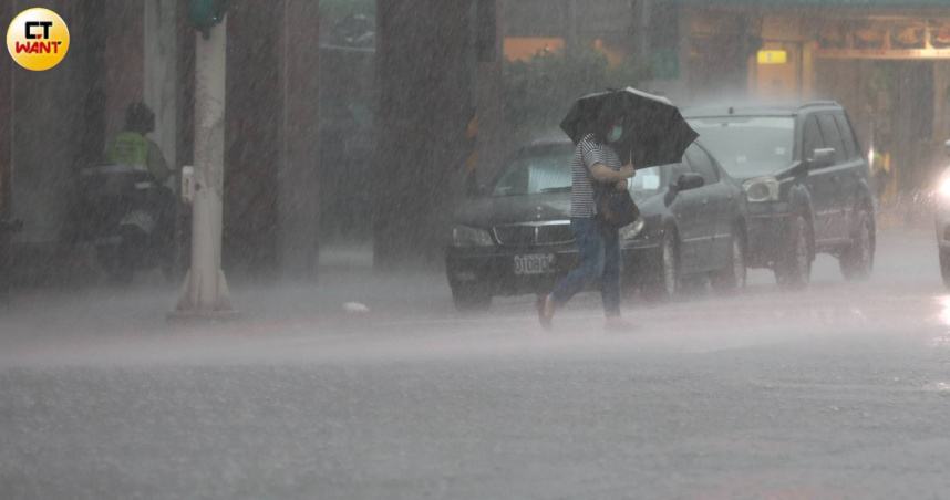 連日37度高溫熱爆　慎防「午後大雷雨」連炸5天