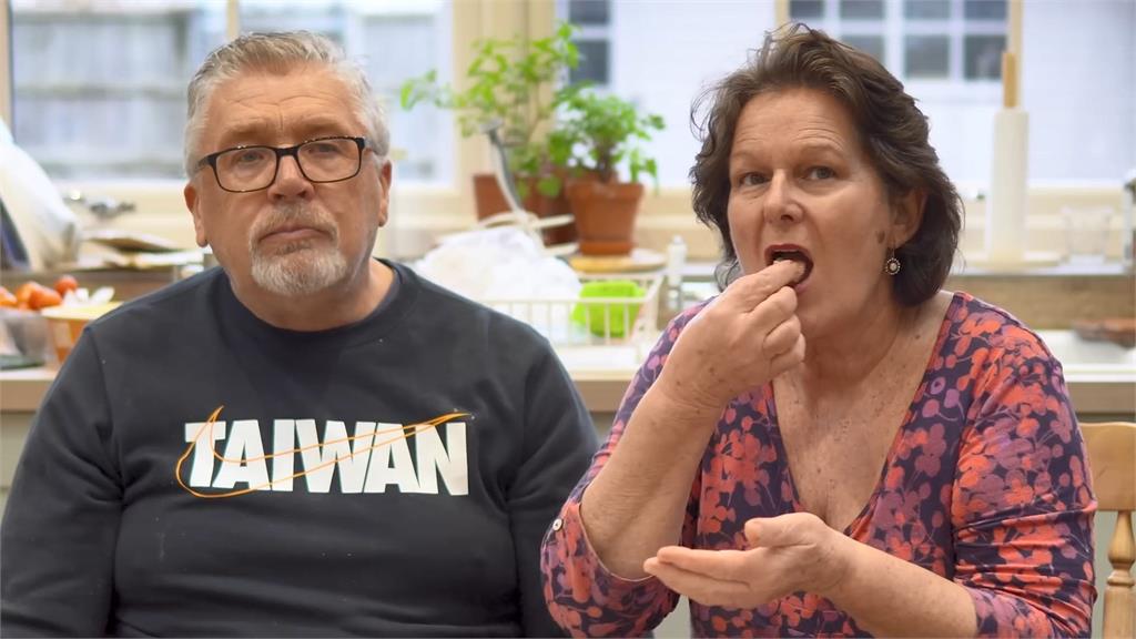 一秒淪陷！英國媽吃台灣麻糬大讚「完美」　笑喊：餓的時候隨時能吃