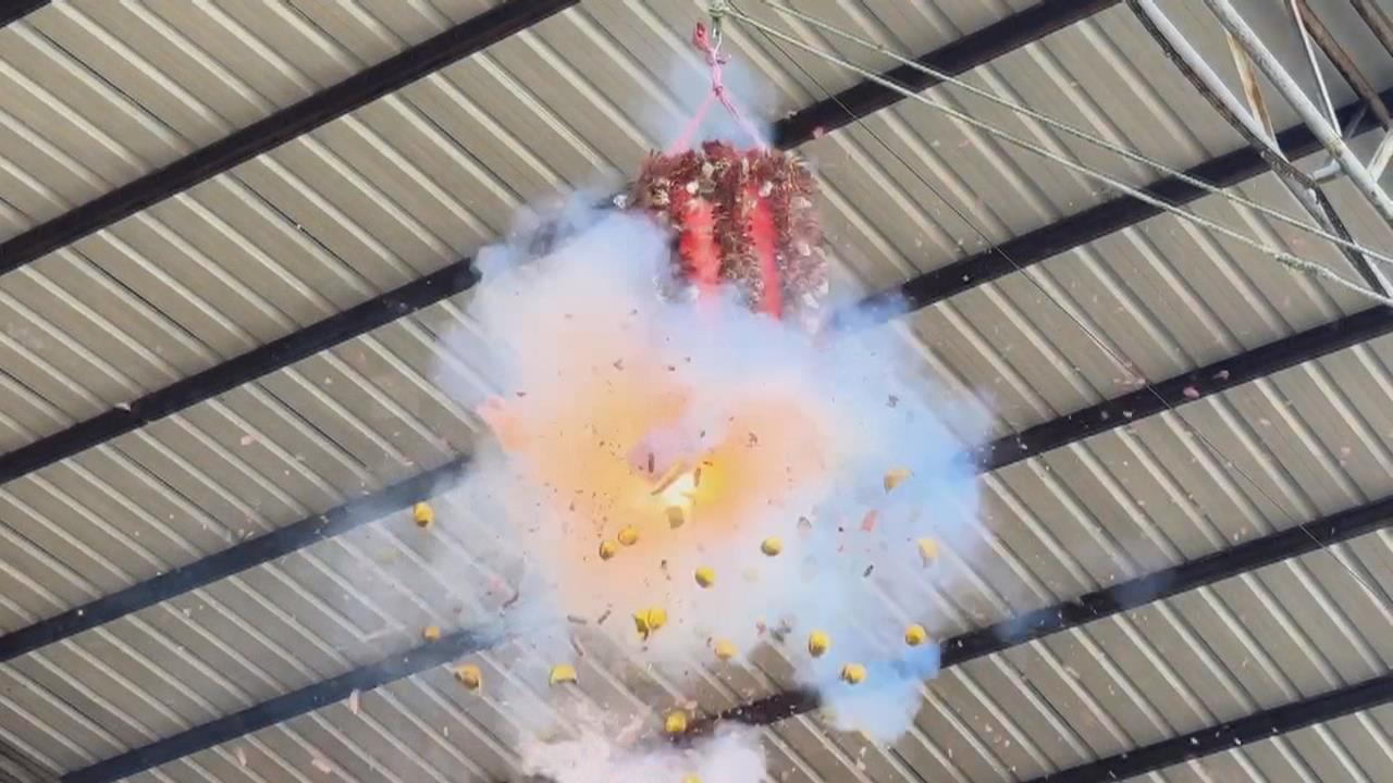 天降現金！高雄財神廟空中灑現金 嘉義奉天宮國運「中上籤」