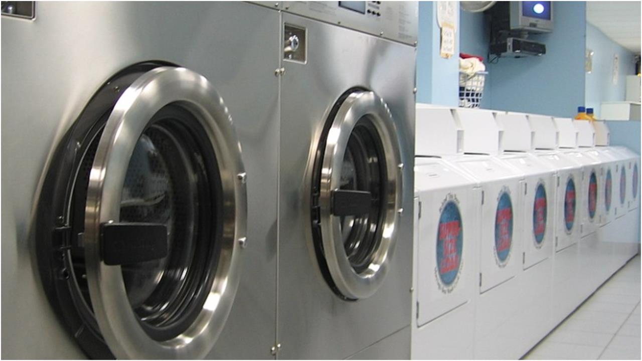 牛仔褲「多久洗一次」才對？日專家曝「防止褪色3方法」：降低清潔頻率！