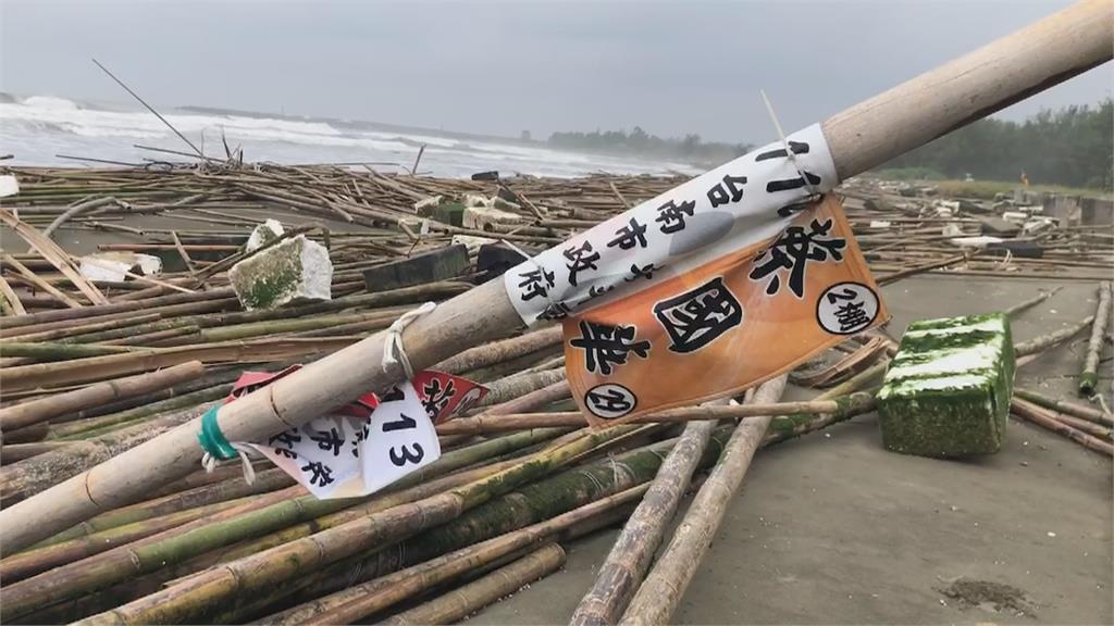 數千隻蚵棚架被風浪捲上岸　台南蚵農怒批漁業署無視生計