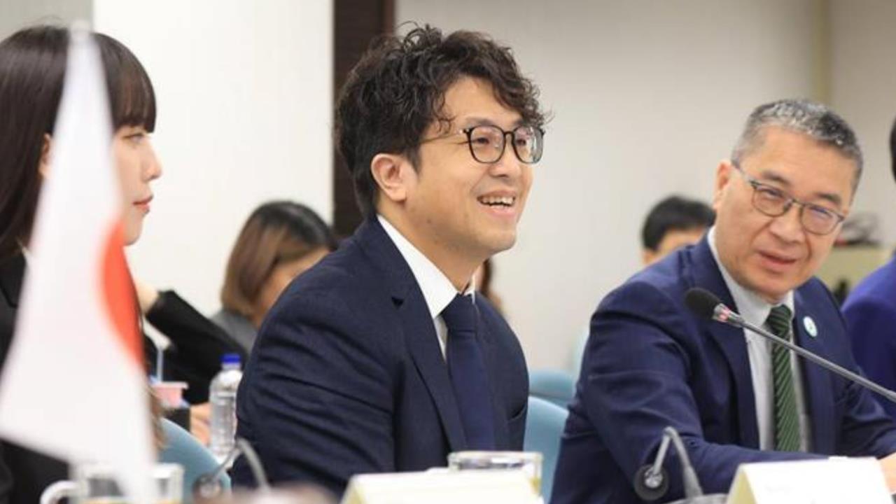 駁斥父親在中國經商「抹紅說」！沈伯洋強調：是一卡皮箱走世界的台商