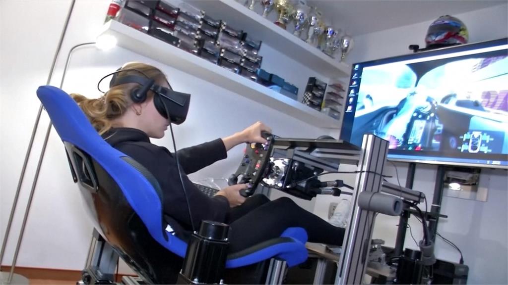 居家VR特訓維持手感！F3美女車手新奇體驗