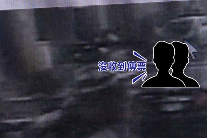 不知自己是通緝犯被圍補！父子搬家未收到傳票