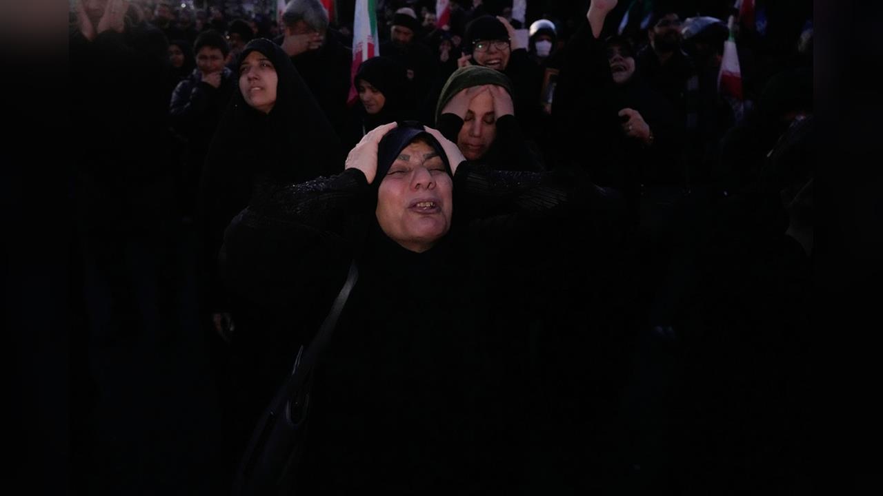 快新聞／哈米尼遇襲身亡！伊朗貨幣里亞爾暴跌30%　崩至175萬兌1美元